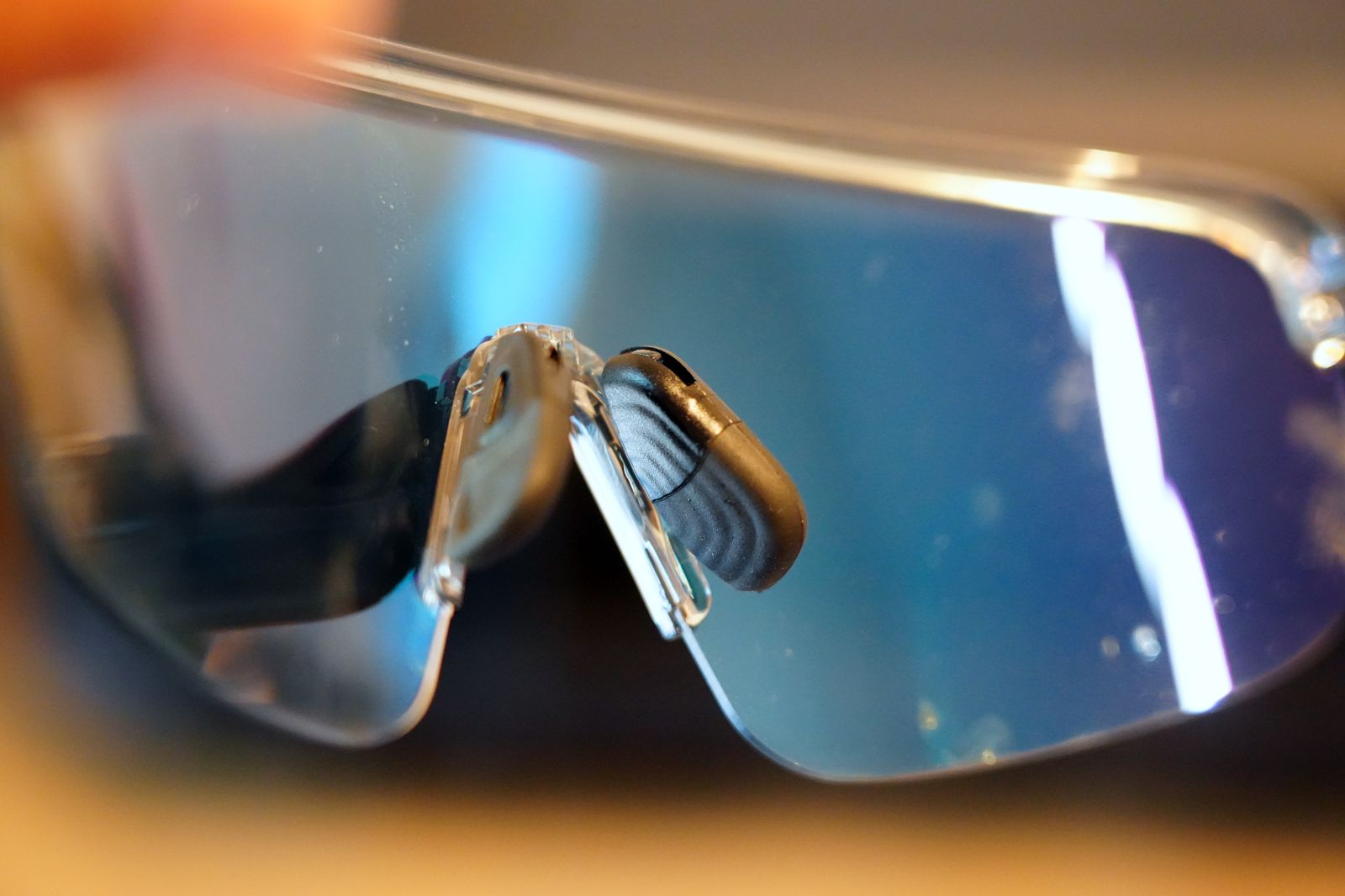 わずか20g! OGK Kabuto FA2 インプレッション レンズに調光剤を