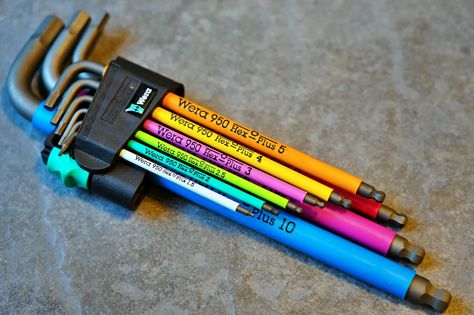Wera 950/9 Hex-Plus 六角レンチレビュー：革新技術はボルトを