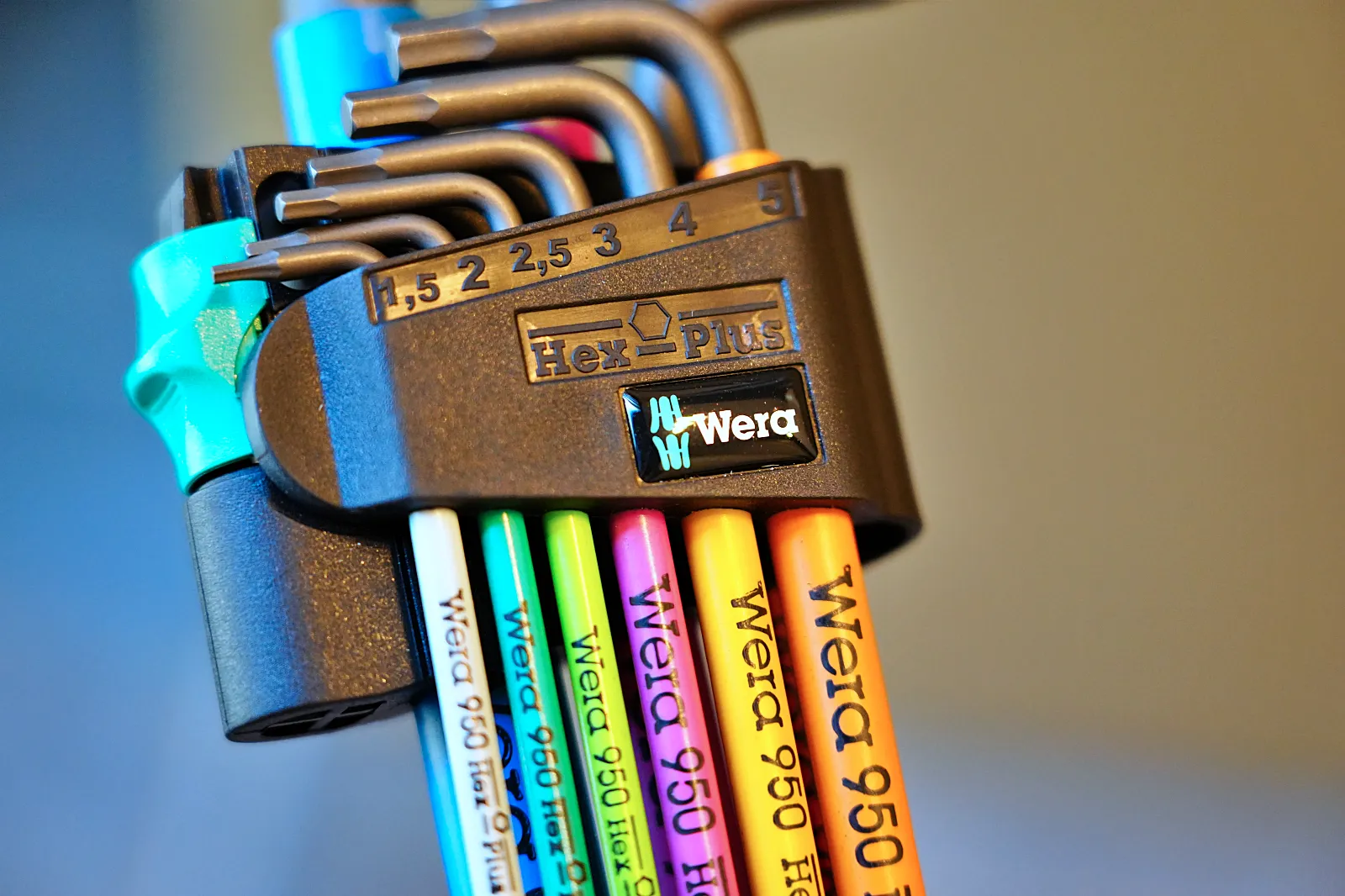 Wera 950/9 Hex-Plus 六角レンチレビュー：革新技術はボルトを