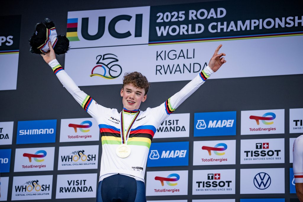 中華フレーム UCI世界選手権 中華フレームとホイールで勝利！英国人選手として